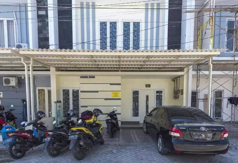 Majatalo Koolkost Near T2 Juanda Airport