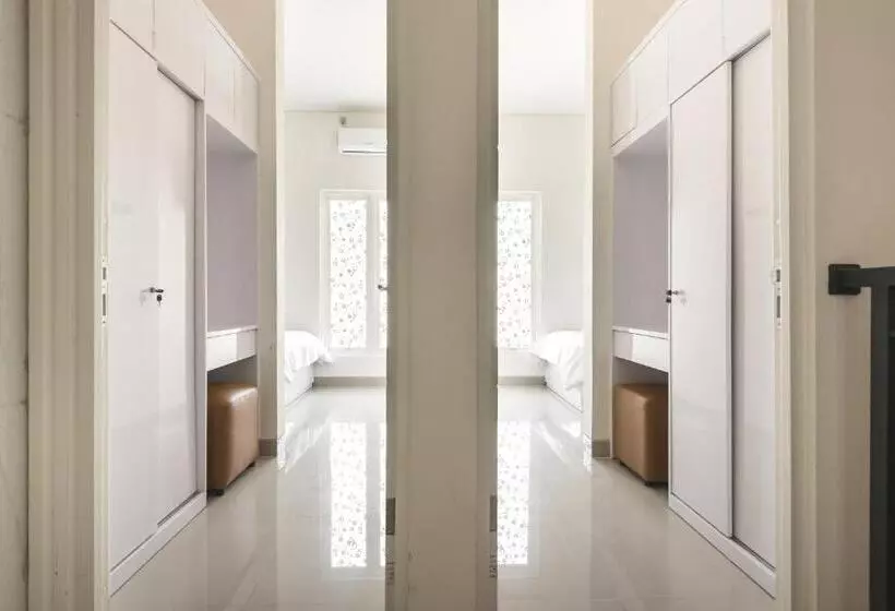 Majatalo Koolkost Near T2 Juanda Airport