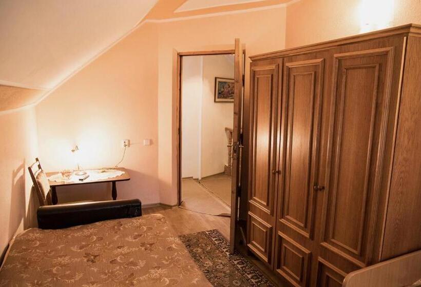 Panzió зелений дім   Viridi House