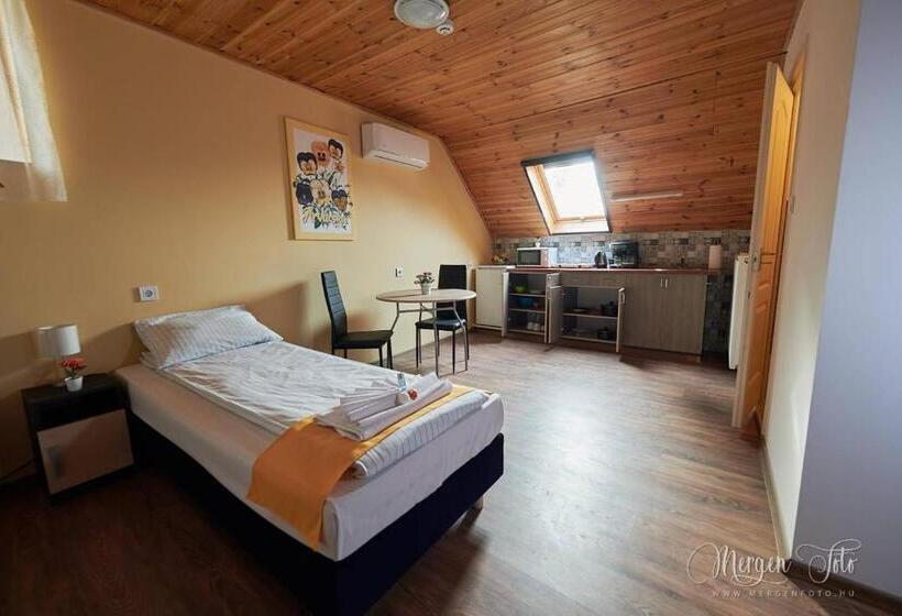 Bed and Breakfast Kamarás Klastrom House