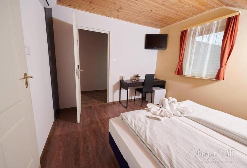 Bed and Breakfast Kamarás Klastrom House