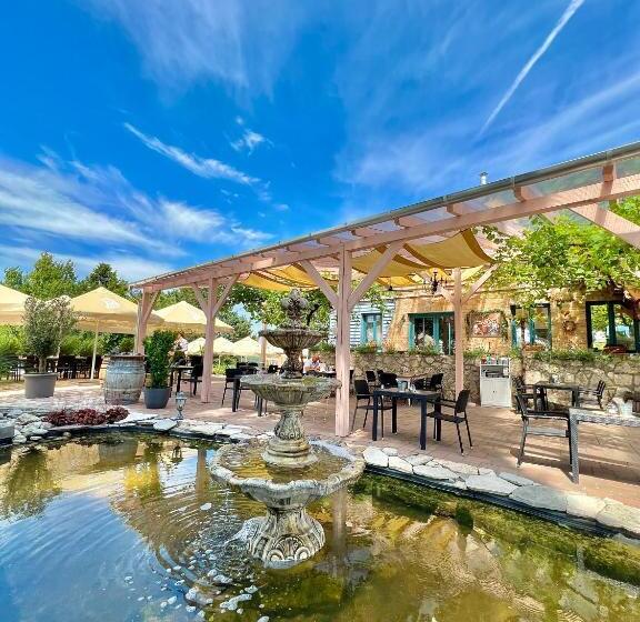 בית מלון כפרי Hilltop Borbirtok & étterem