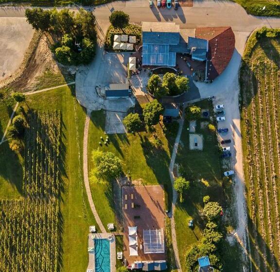 בית מלון כפרי Hilltop Borbirtok & étterem