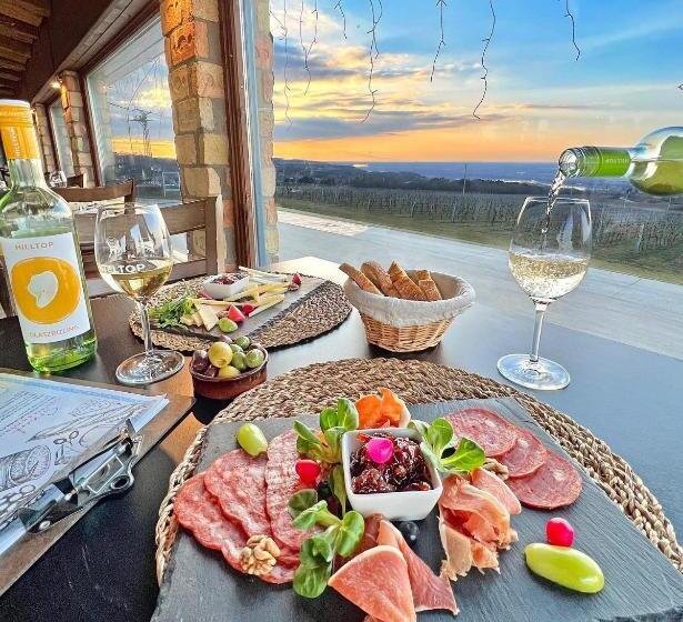 בית מלון כפרי Hilltop Borbirtok & étterem