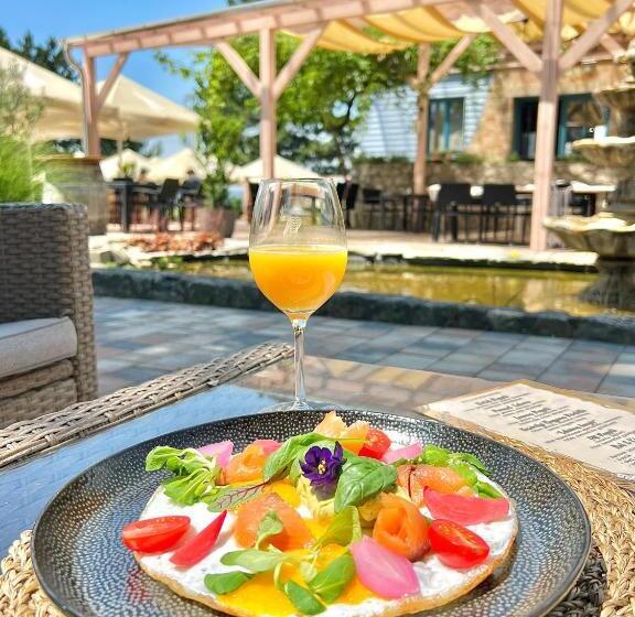 בית מלון כפרי Hilltop Borbirtok & étterem