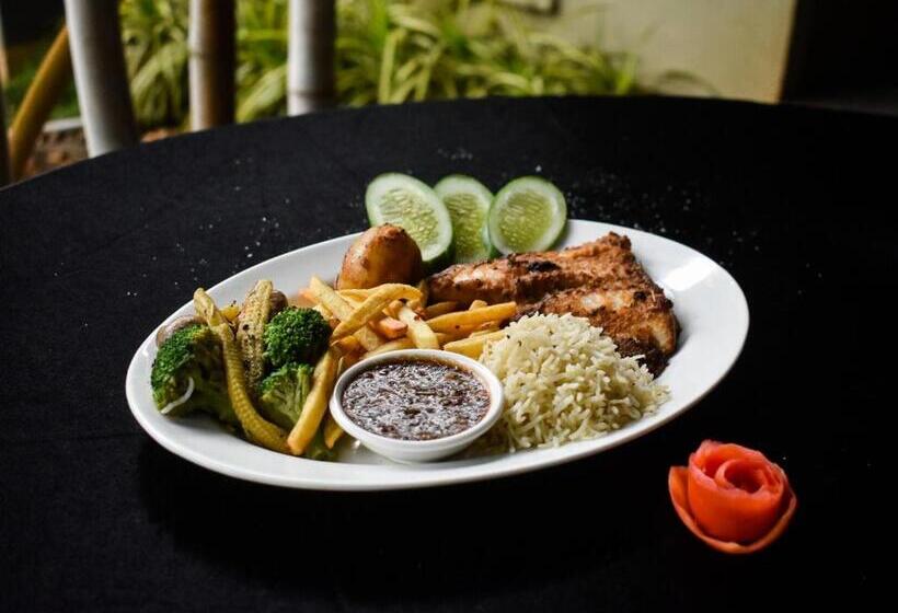 Hotel Kuruva Island Resort And Spa By Kabini Breeze, Wayanad