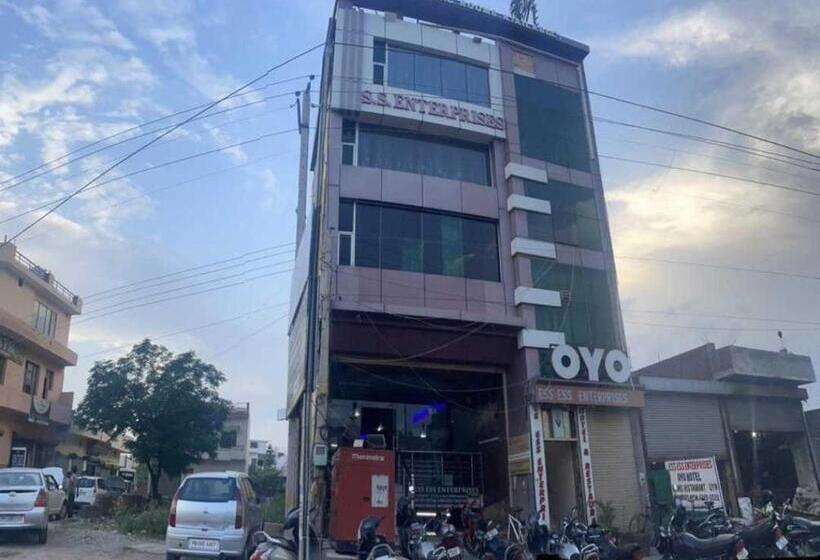 ホテル Ess Enterprises