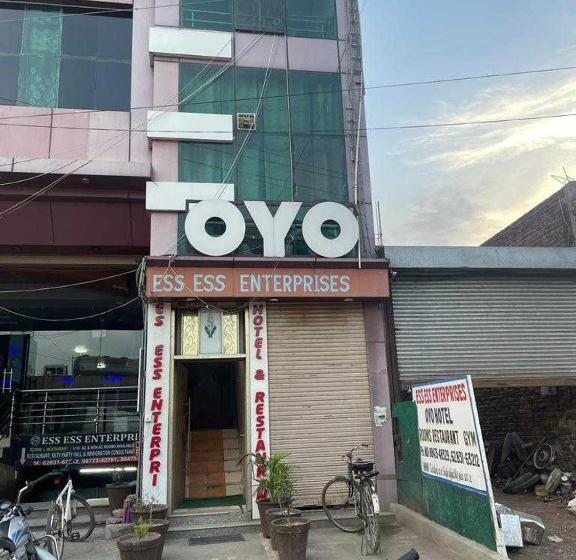 ホテル Ess Enterprises