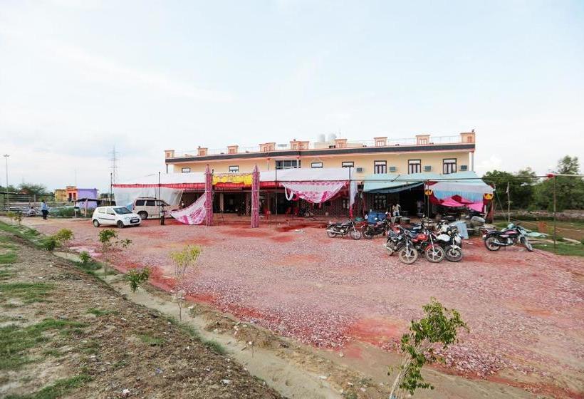 בית מלון כפרי Oyo 44134  Radhika Resort