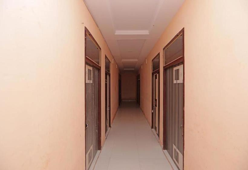 בית מלון כפרי Oyo 44134  Radhika Resort