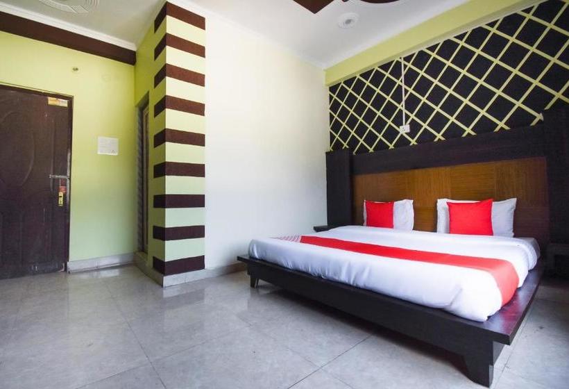 בית מלון כפרי Oyo 61663  Cocktail Plaza