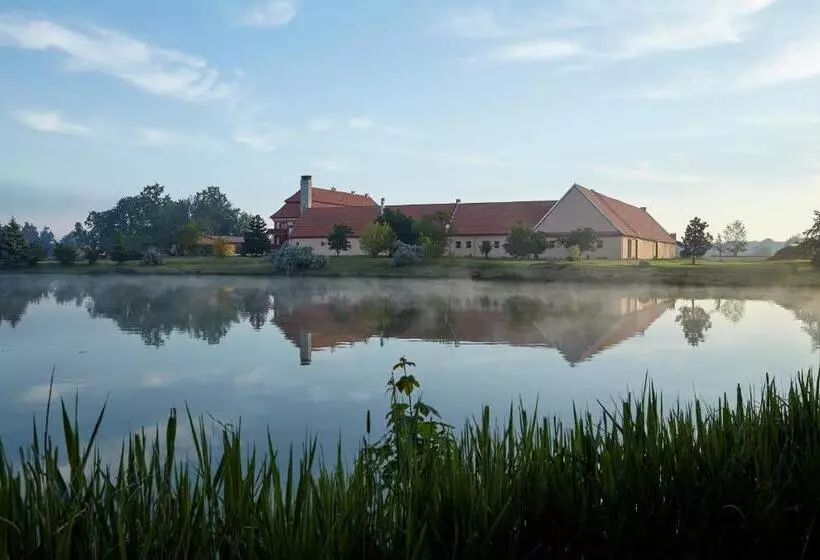 Hotelli Residence Safari Resort   Bison Lodge