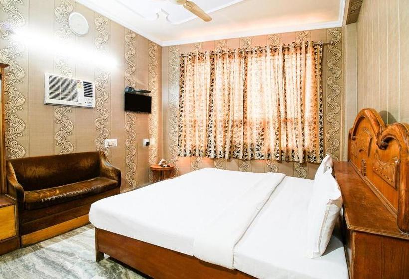 호텔 Spot On 37066 Aman Palace