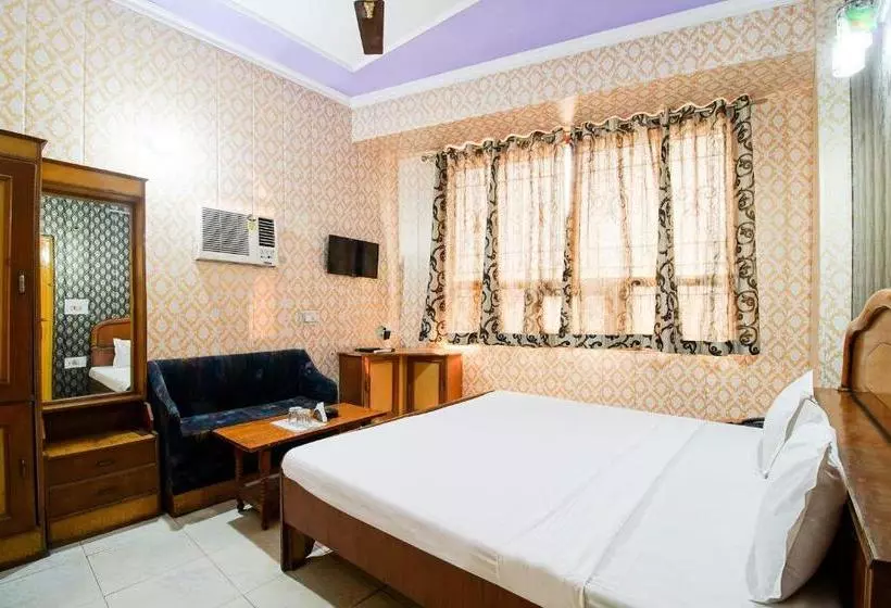 Hotelli Spot On 37066  Aman Palace