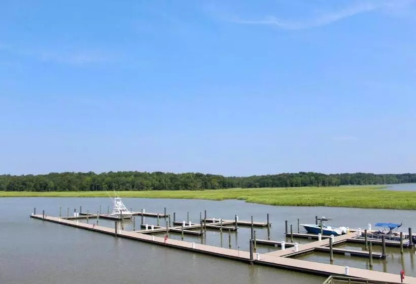 Hotelli Surry Seafood Company