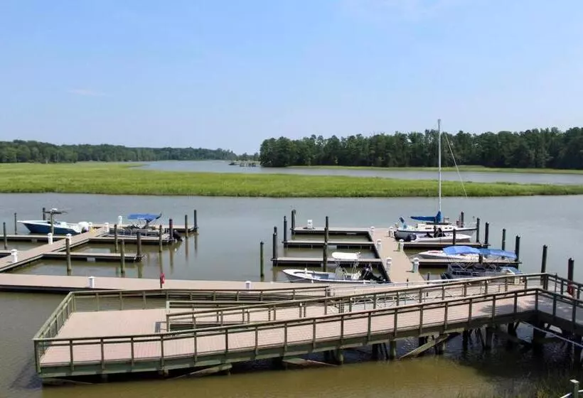 Hotelli Surry Seafood Company