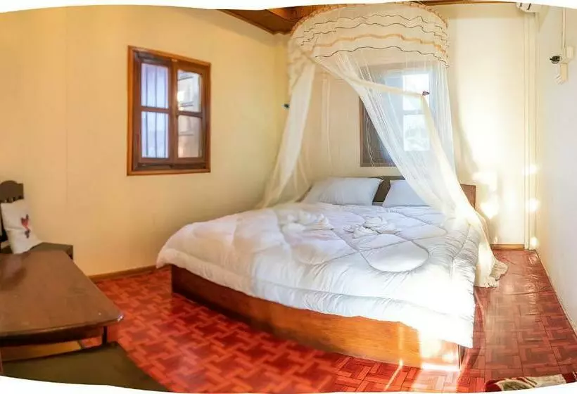 Majatalo Chanhthida Guesthouse And The River Front Restaurant