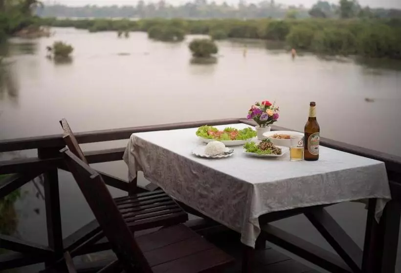 Majatalo Chanhthida Guesthouse And The River Front Restaurant