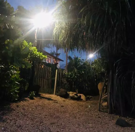 ペンション Screwpine Beach Villa