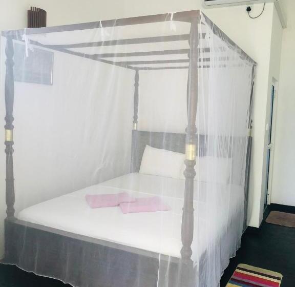 پانسیون Screwpine Beach Villa