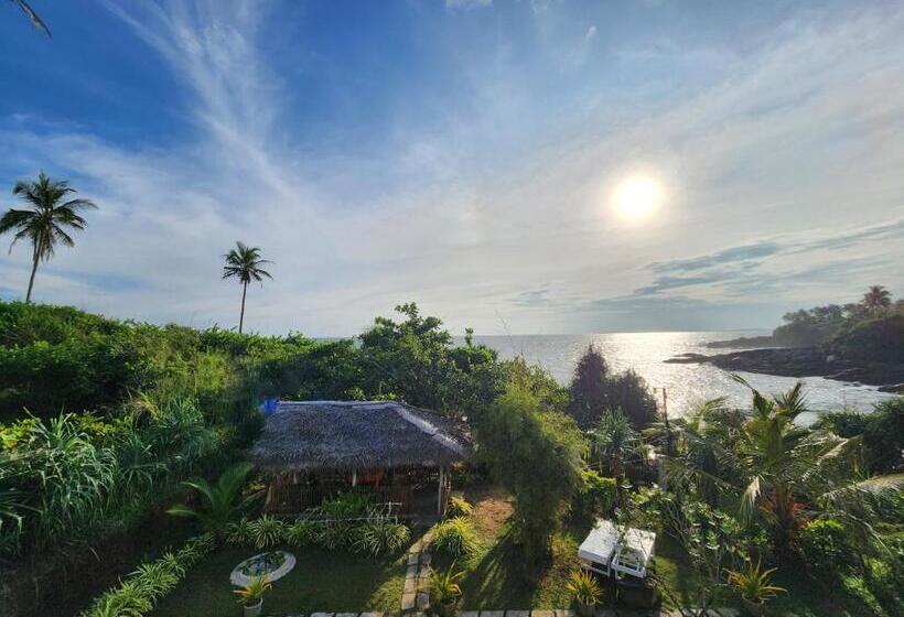 پانسیون Screwpine Beach Villa