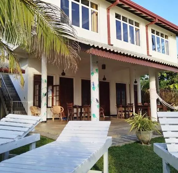 ペンション Screwpine Beach Villa
