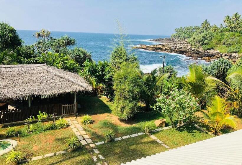 پانسیون Screwpine Beach Villa