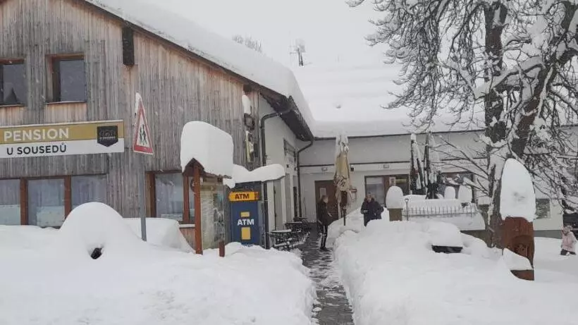 Majatalo Penzion A Restaurace U Sousedů