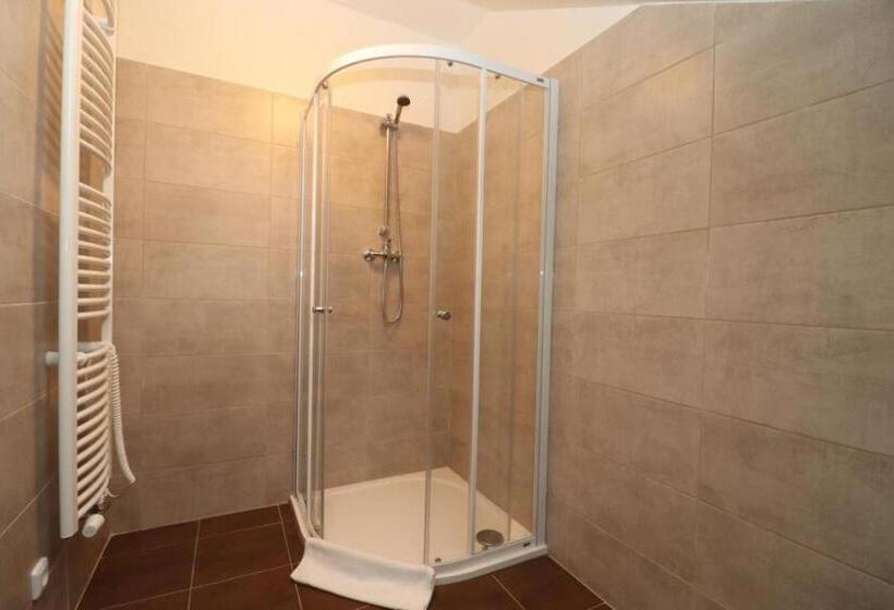 פנסיון Penzion A Restaurace U Sousedů