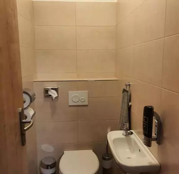Majatalo Penzion A Restaurace U Sousedů