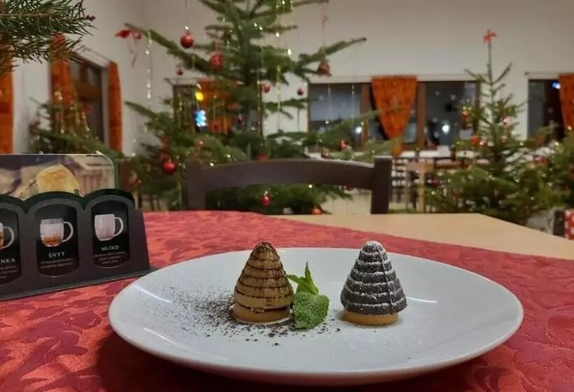 Majatalo Penzion A Restaurace U Sousedů
