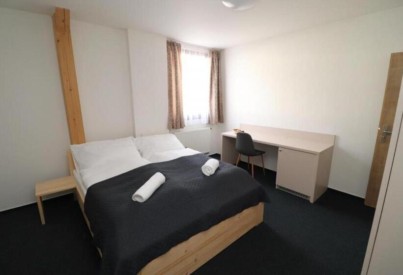 פנסיון Penzion A Restaurace U Sousedů