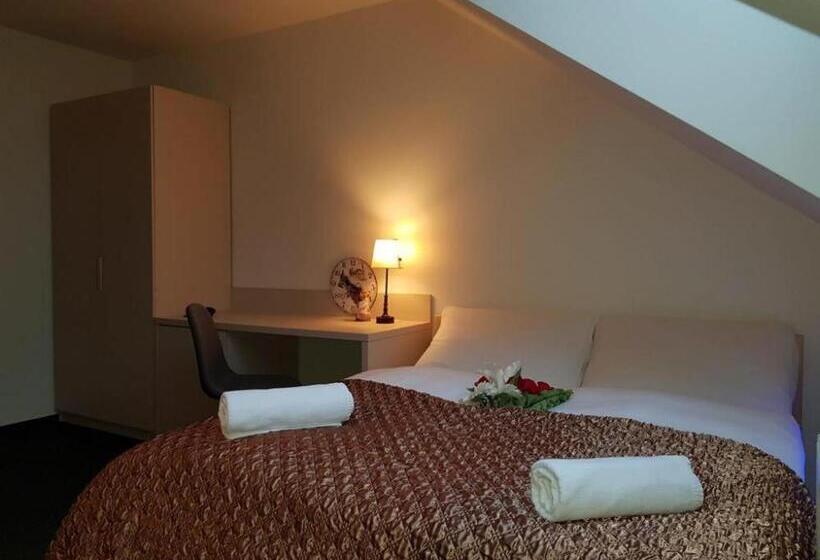 פנסיון Penzion A Restaurace U Sousedů