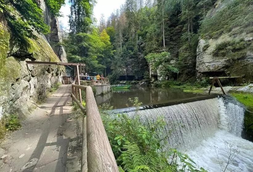 Retkeilymaja Penzion Na Bělidle