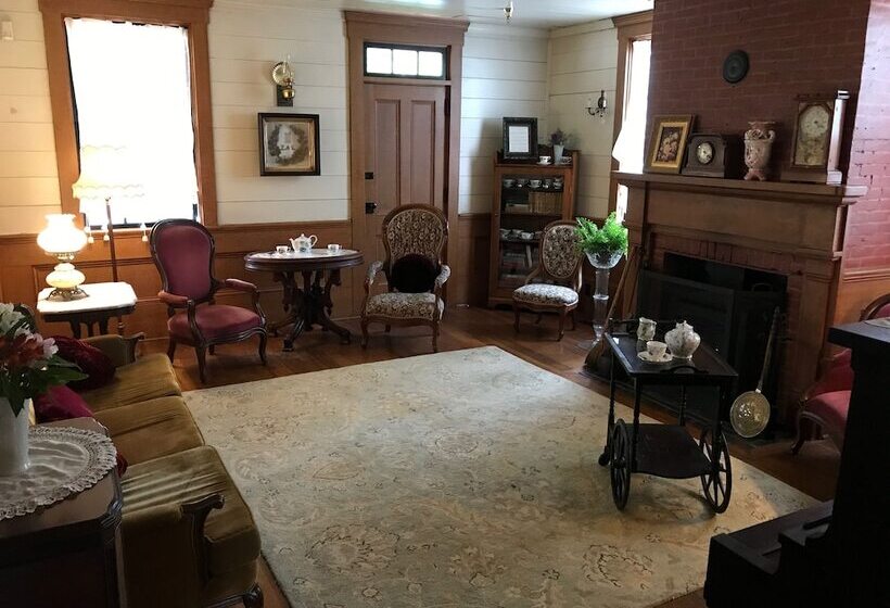 旅馆 Wolf Creek Inn & Tavern