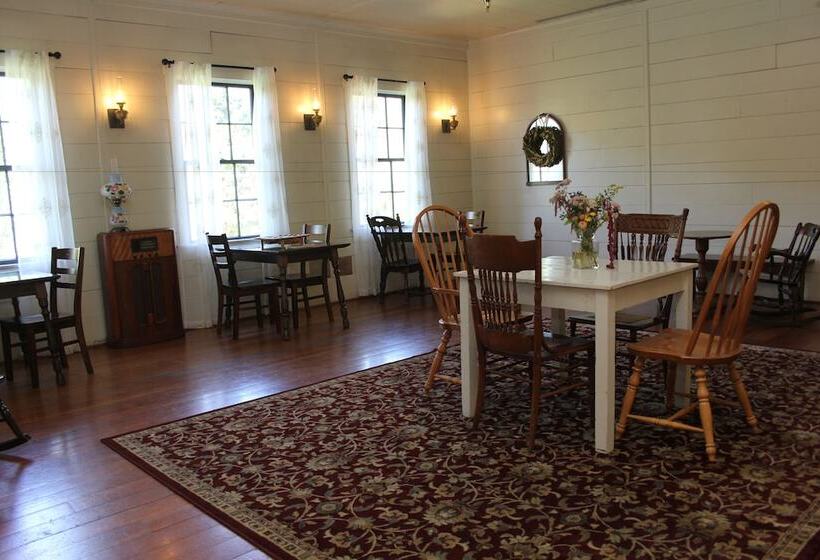 旅馆 Wolf Creek Inn & Tavern