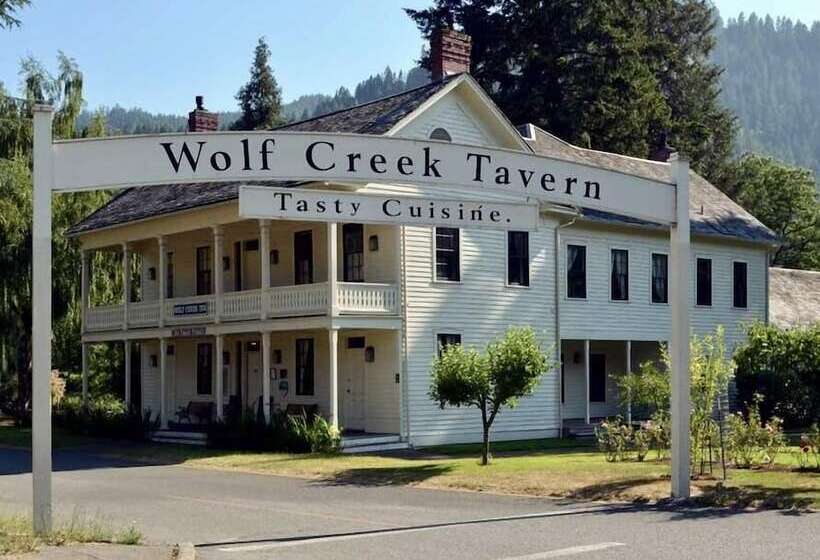 旅馆 Wolf Creek Inn & Tavern