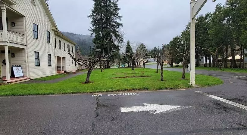 Retkeilymaja Wolf Creek Inn & Tavern