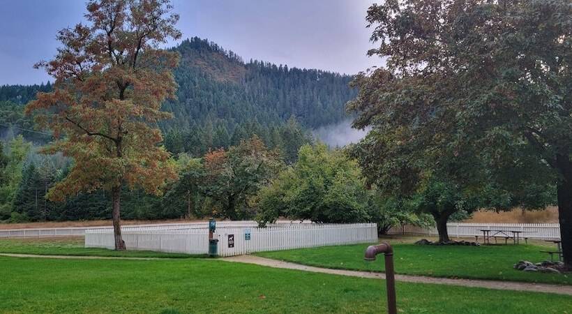 旅馆 Wolf Creek Inn & Tavern