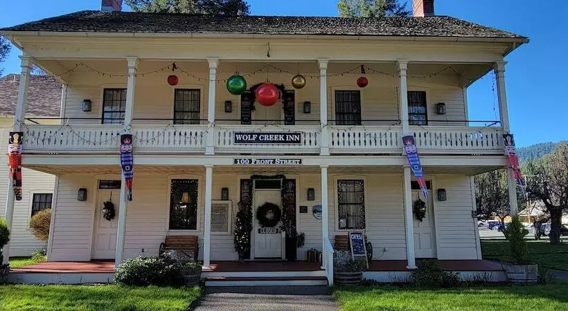 Retkeilymaja Wolf Creek Inn & Tavern