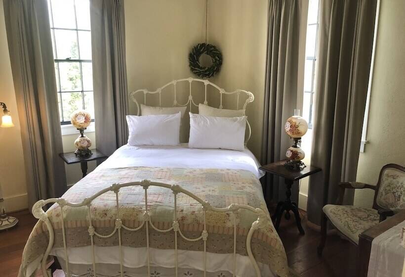 旅馆 Wolf Creek Inn & Tavern