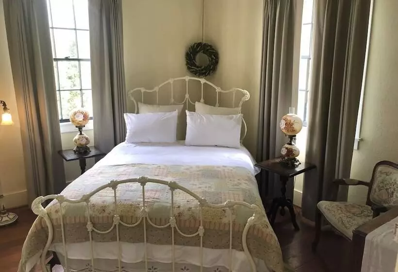 Retkeilymaja Wolf Creek Inn & Tavern