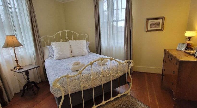 旅馆 Wolf Creek Inn & Tavern