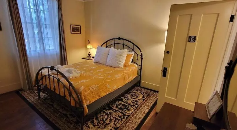 Retkeilymaja Wolf Creek Inn & Tavern