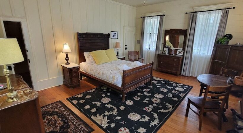 旅馆 Wolf Creek Inn & Tavern