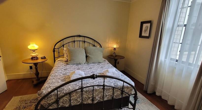 旅馆 Wolf Creek Inn & Tavern