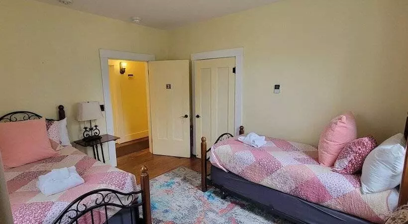 Retkeilymaja Wolf Creek Inn & Tavern