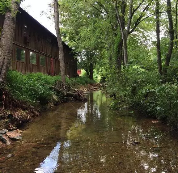 Aamiaismajoitus (B&B) The Sugar Creek Retreat