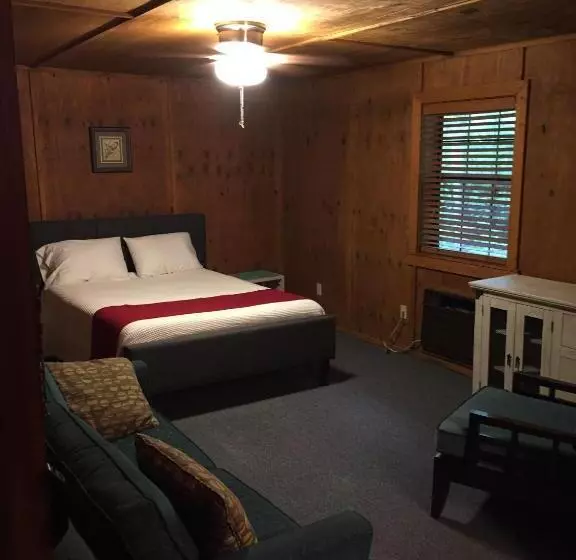 Aamiaismajoitus (B&B) The Sugar Creek Retreat