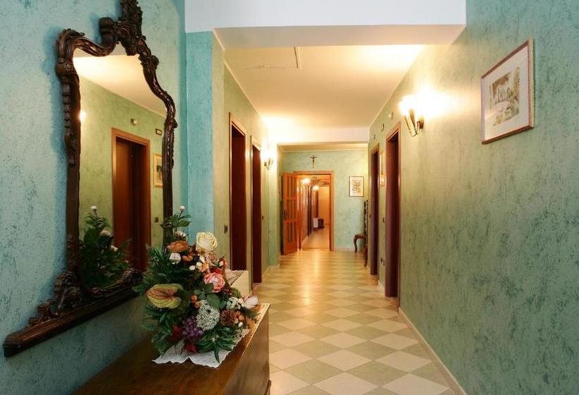 ホテル Ristorante Albergo Al Capitello